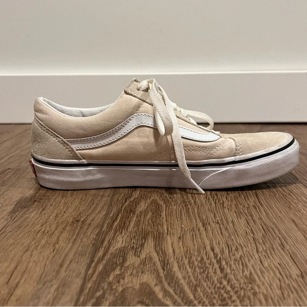 Vans Creme Suede Old Skool Sneakers